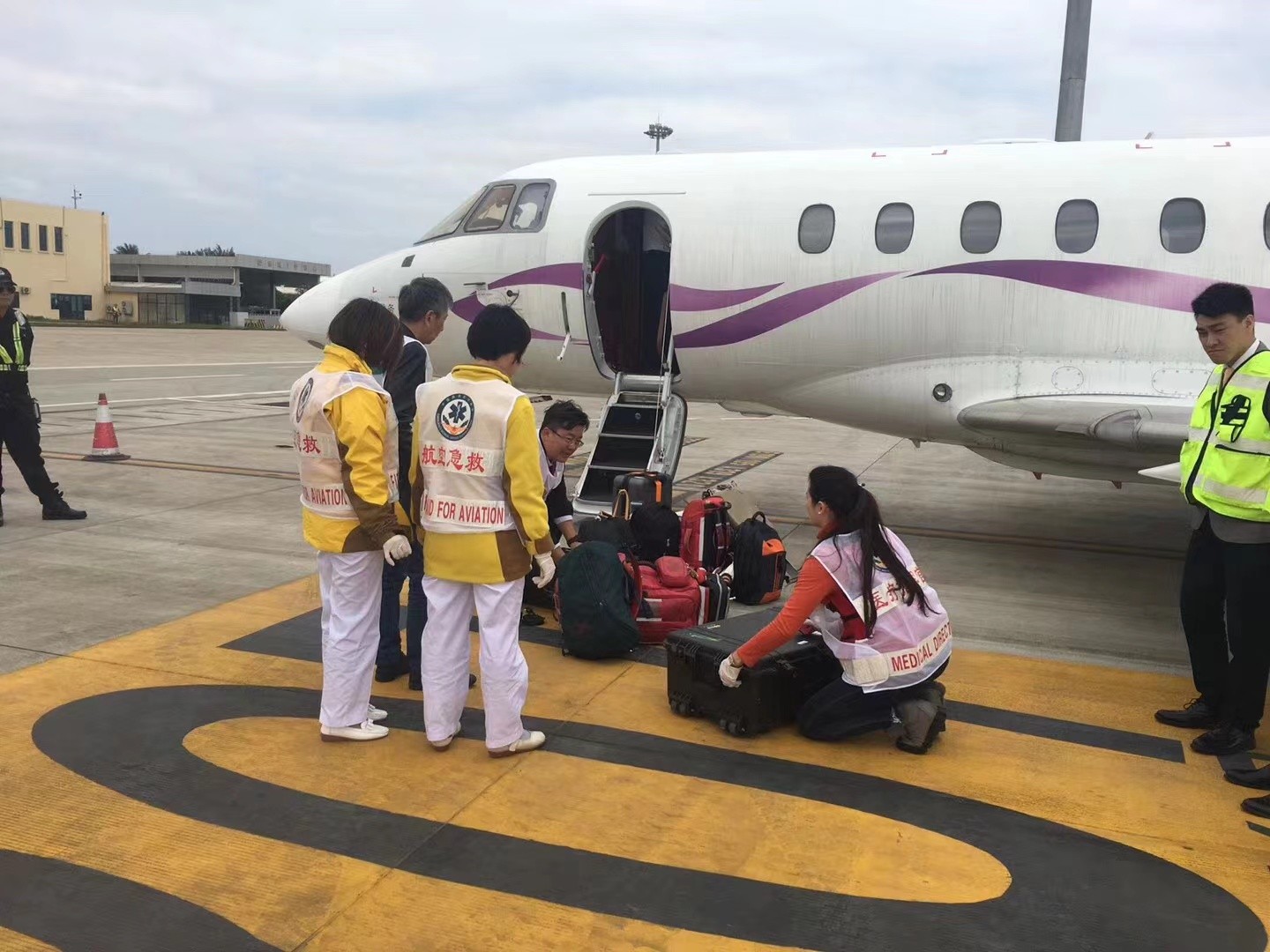 威海香港出入境救护车出租